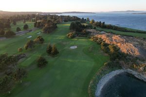 Victoria (Canada) 5th Approach Dusk